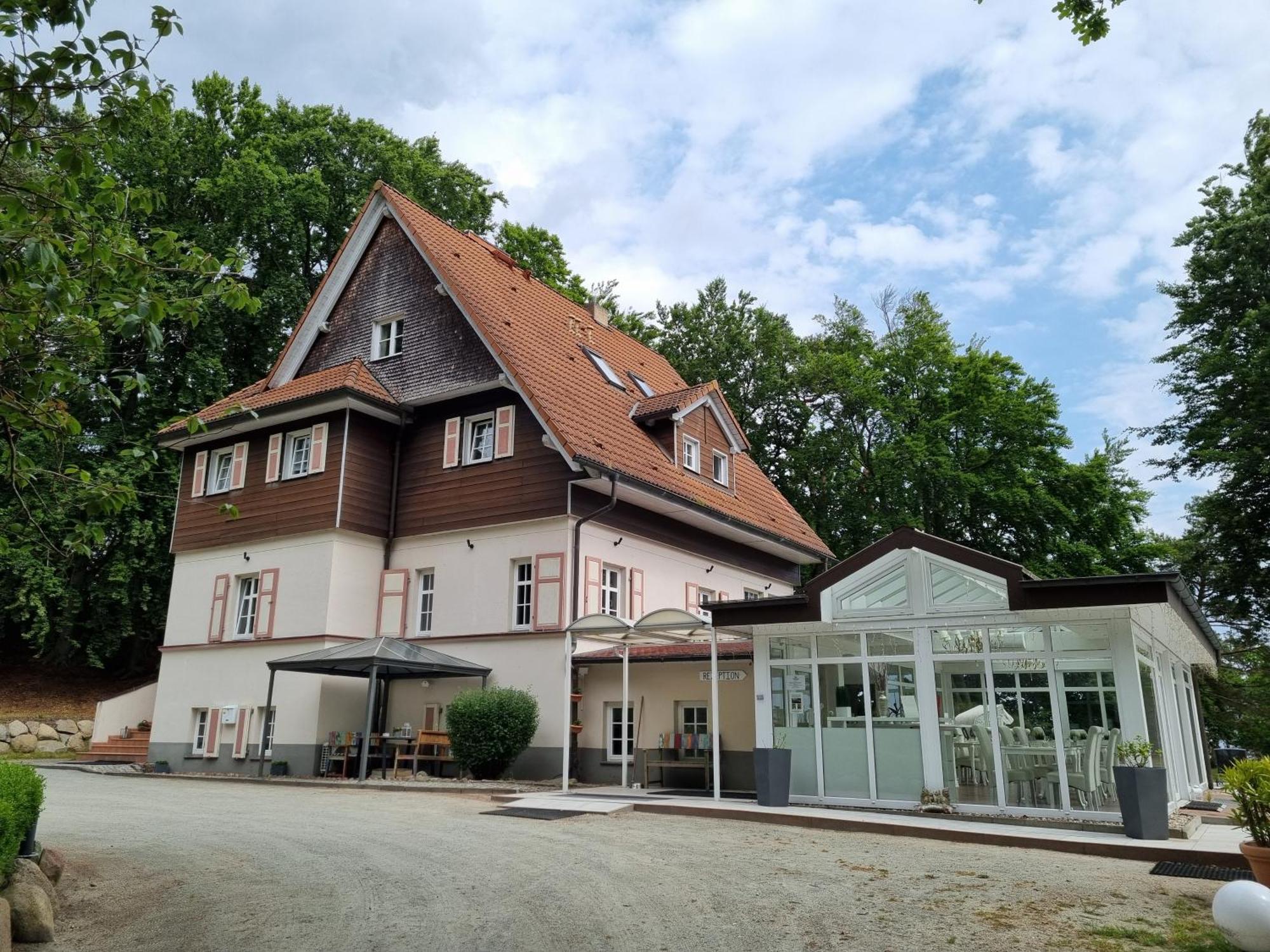Strandhotel Lindequist Зеллин Экстерьер фото